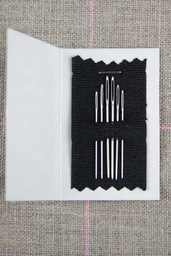 Sajou 6 Embroidery Needles - Blue Booklet