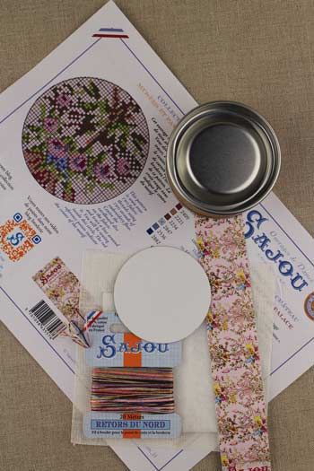 Sajou Cross Stitch Kit - Roses at the Palace Box