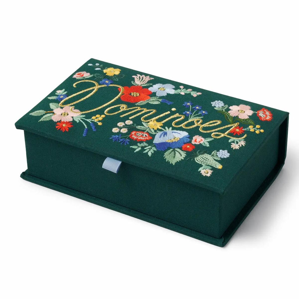 Green box with floral designs and 'Diaminoels' text on a white background
